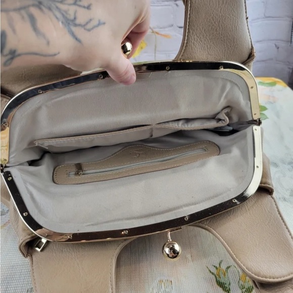 LUXANNE Vintage Kiss Lock gold-detailed handbag - Picture 6 of 11